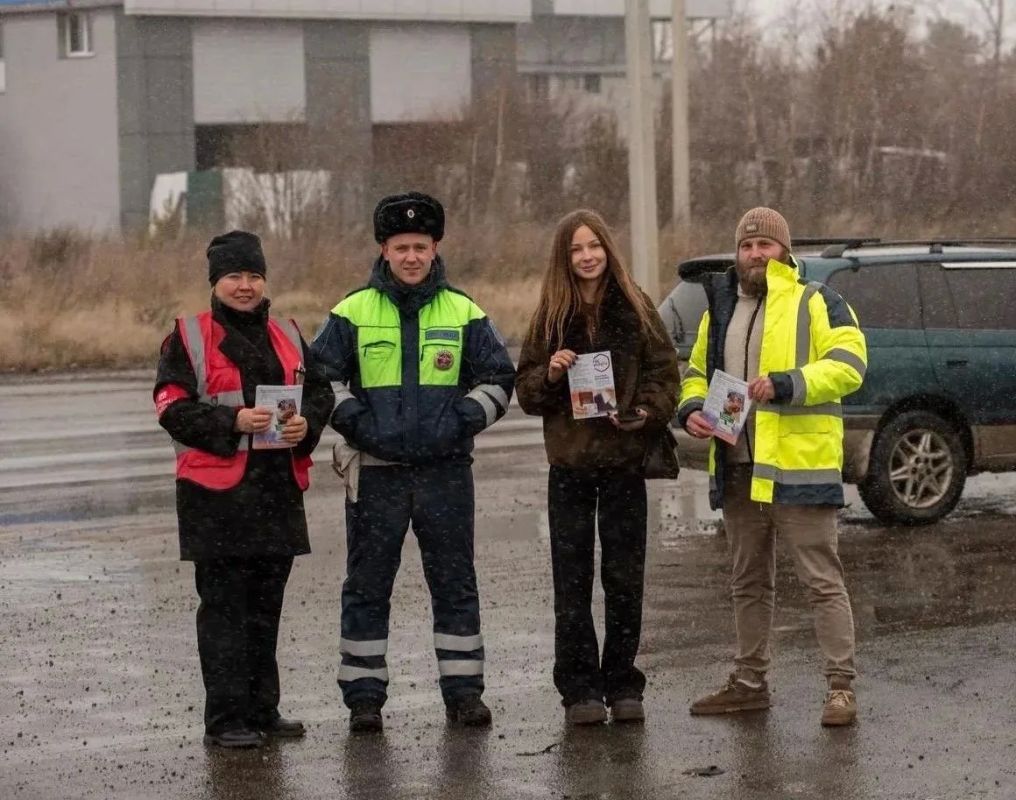 В Шелехове полицейские и дружинники провели профилактическую акцию по предупреждению мошенничества В Шелехове полицейские и дружинники провели профилактическую акцию по предупреждению мошенничества