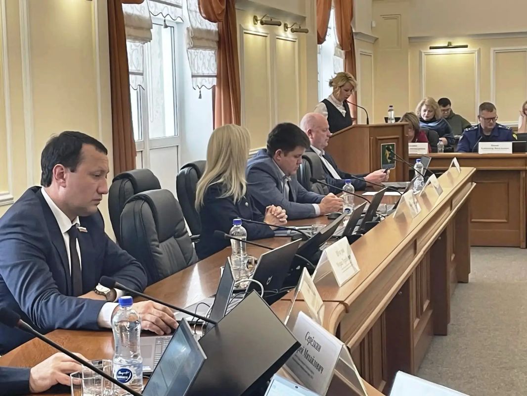 На очередном заседании Думы 27 октября депутаты рассмотрели 11 вопросов На очередном заседании Думы 27 октября депутаты рассмотрели 11 вопросов