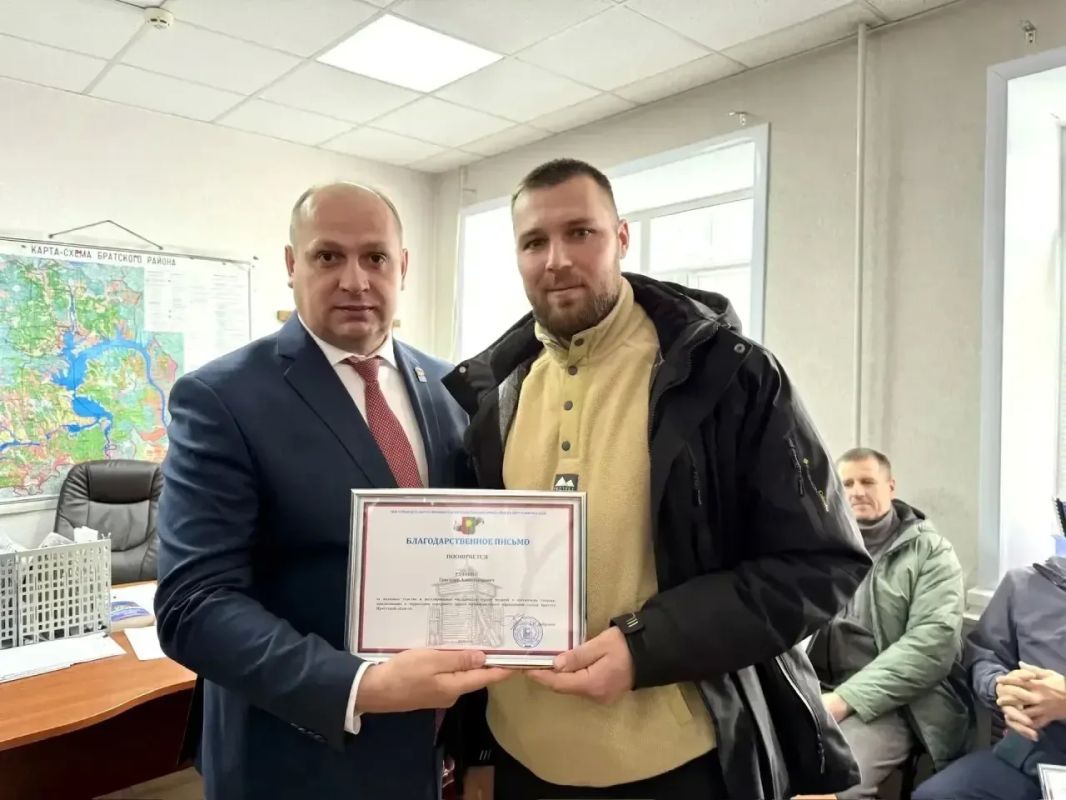 От всех братчан и от себя лично поблагодарил сотрудников службы по охране и использованию объектов животного мира и наших охотников за ту работу, которую они проводили в эту осень, реагируя на каждый сигнал о выходе медведя... От всех братчан и от себя лично поблагодарил сотрудников службы по охране и использованию объектов животного мира и наших охотников за ту работу, которую они проводили в эту осень, реагируя на каждый сигнал о выходе медведя...