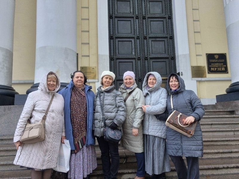 Мастера-реконструкторы Приангарья изучили уникальную рукопись в Российском этнографическом музее Мастера-реконструкторы Приангарья изучили уникальную рукопись в Российском этнографическом музее