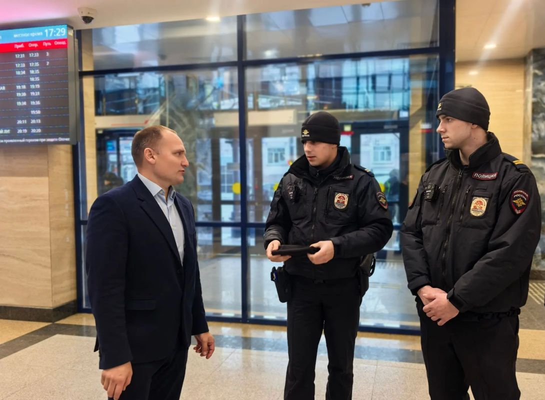 Общественники провели проверку работы транспортной полиции на вокзале станции Иркутск-пассажирский Общественники провели проверку работы транспортной полиции на вокзале станции Иркутск-пассажирский