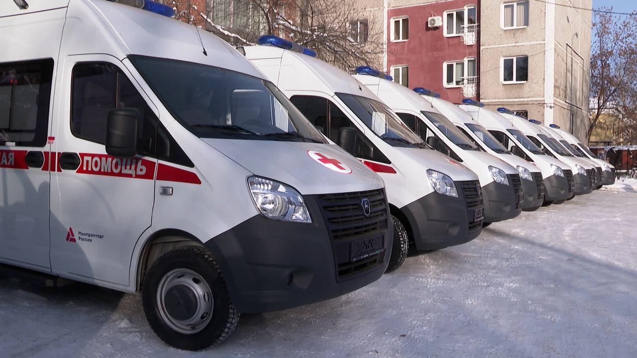 15 новых машин скорой помощи получили медицинские учреждения Иркутской области