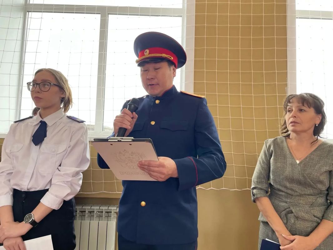 Кадеты профильного класса Следственного комитета приняли клятву Кадеты профильного класса Следственного комитета приняли клятву